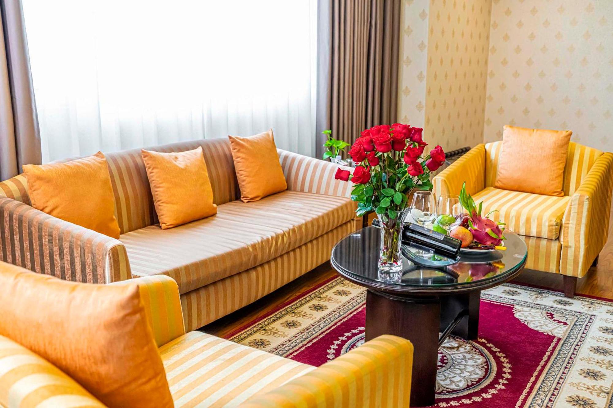 โฮแอง ซัน พีซ โฮเต็ล Hotel นิญบิ่ญ ภายนอก รูปภาพ